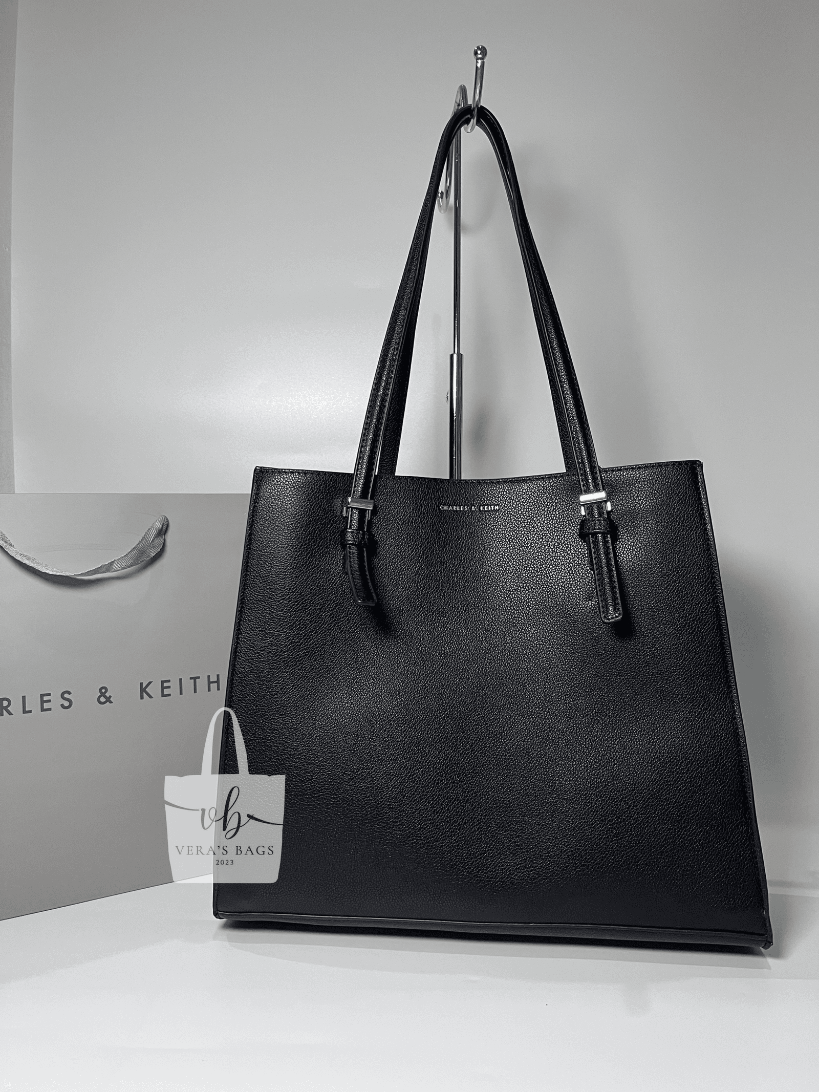 Charles & Keith Sansa